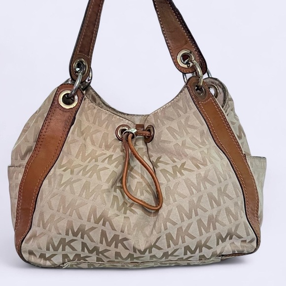 Michael Kors - Picture 1 of 9